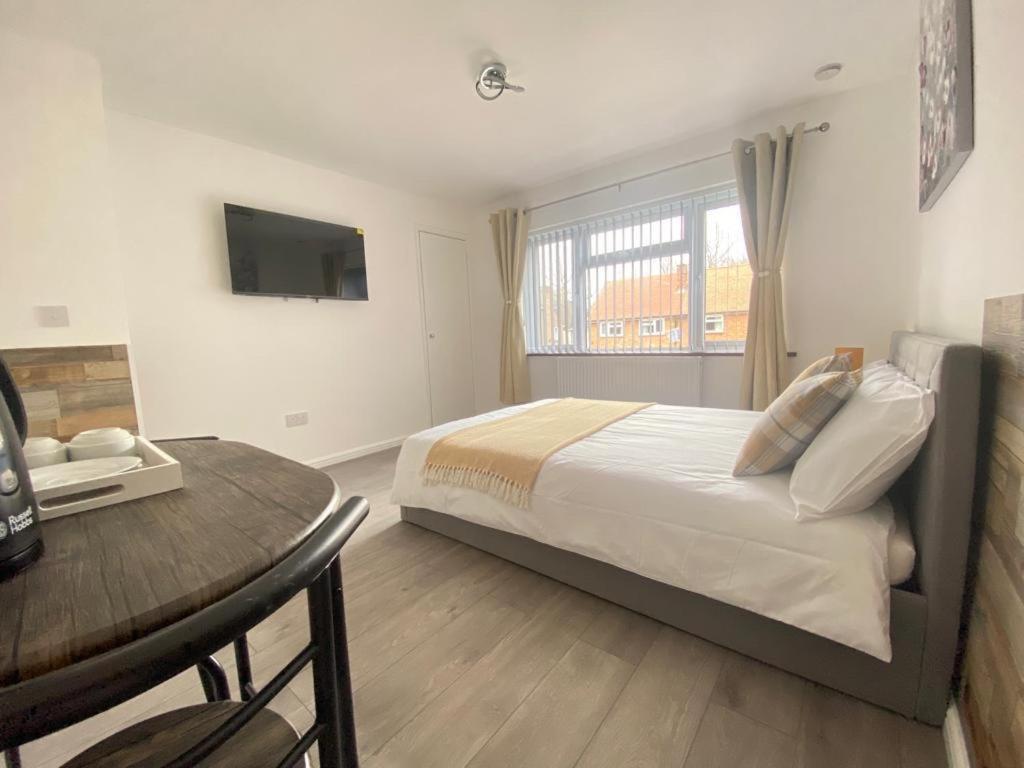 Gatwick Deluxe En-Suite Rooms هورلي المظهر الخارجي الصورة