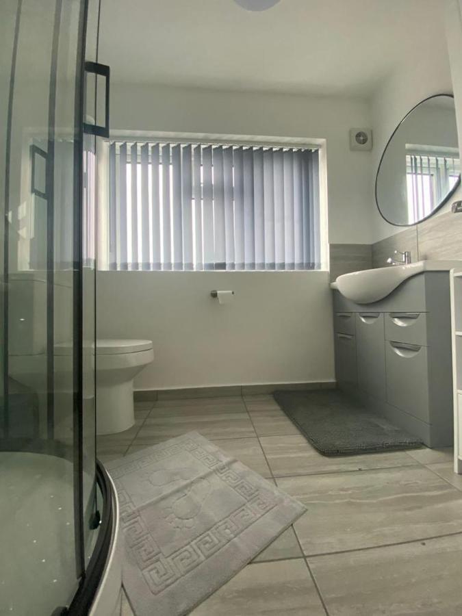 Gatwick Deluxe En-Suite Rooms هورلي المظهر الخارجي الصورة