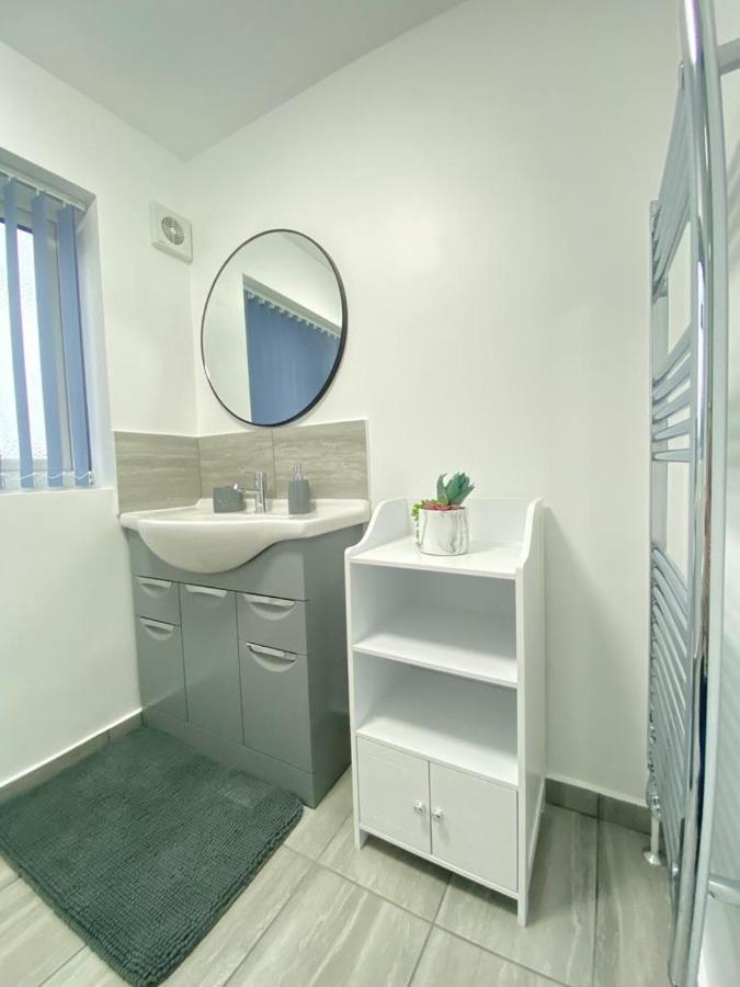 Gatwick Deluxe En-Suite Rooms هورلي المظهر الخارجي الصورة