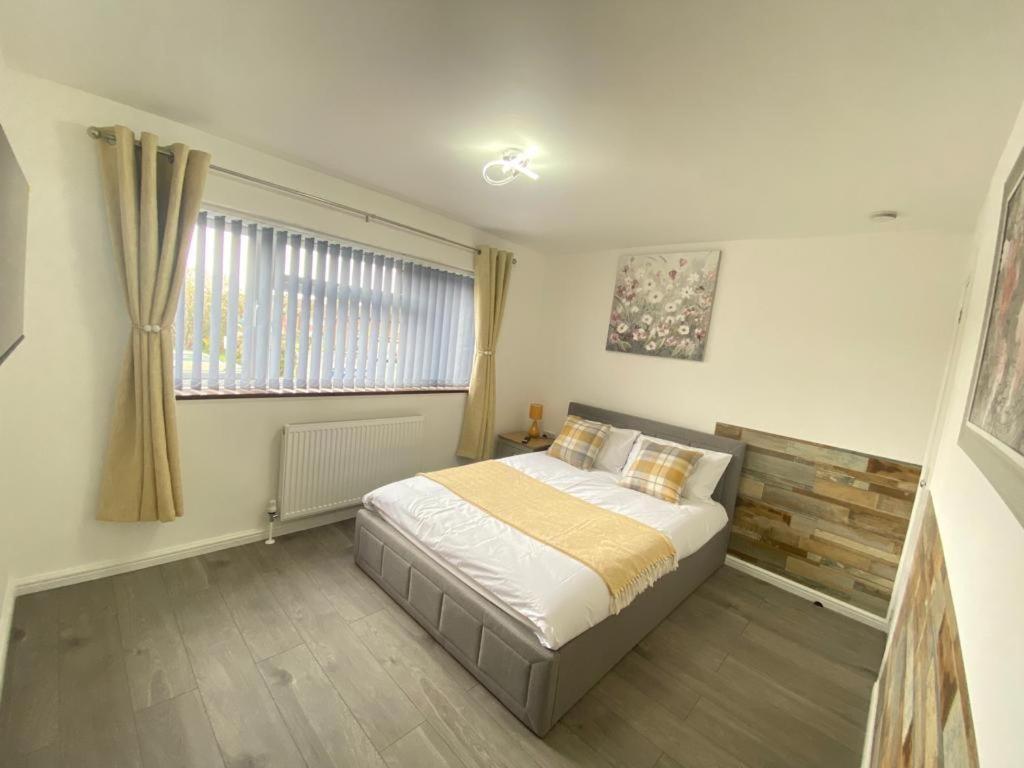 Gatwick Deluxe En-Suite Rooms هورلي المظهر الخارجي الصورة