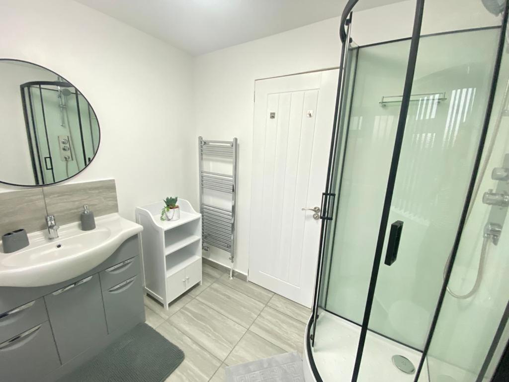 Gatwick Deluxe En-Suite Rooms هورلي المظهر الخارجي الصورة