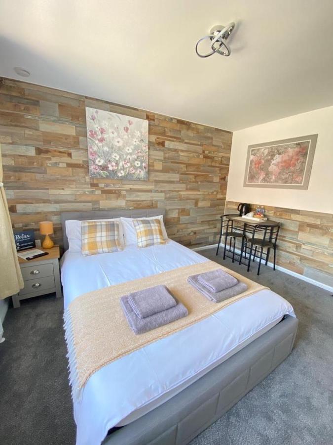 Gatwick Deluxe En-Suite Rooms هورلي المظهر الخارجي الصورة